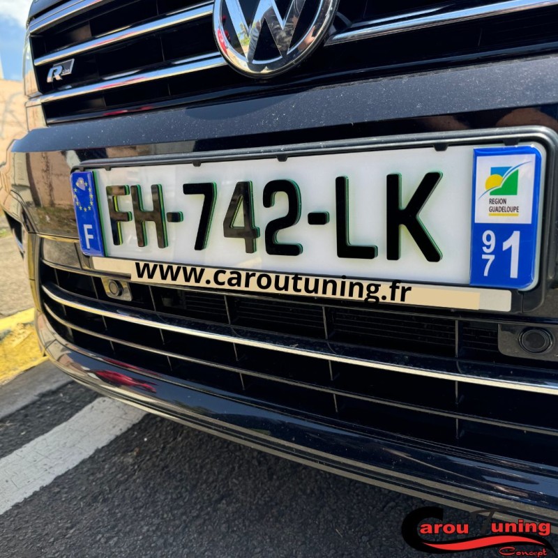 Lot de 2 Plaques d'immatriculation 4D NOIR/VERT a 110,00 € PLAQUE 4D NV chez CAROU TUNING