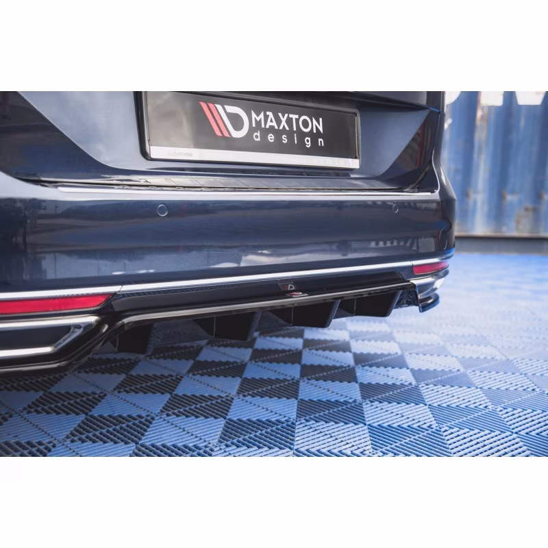 Rear Splitter (with vertical bars) Volkswagen Passat B8 a 526,82 € uniw-VW-PA-B8-RD1G+RD2G*11418 chez CAROU TUNING