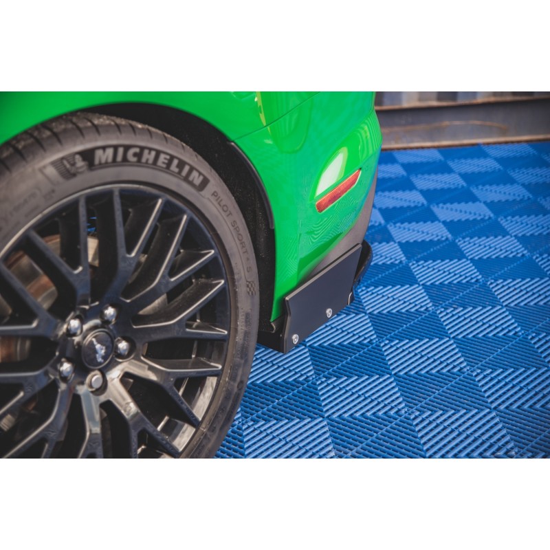 Rear Side Splitters V.1 + Flaps Ford Mustang GT Mk6 Facelift a 262,35 € uniw-FO-MU-6F-GT-RSD1G+RSF*11521 chez CAROU TUNING