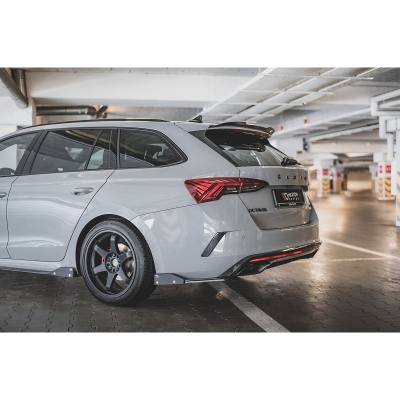 Rear Side Splitters V.2 + Flaps Skoda Octavia RS Mk4 a 262,35 € uniw-SK-OC-4-RS-RSD2G+RSF*12054 chez CAROU TUNING