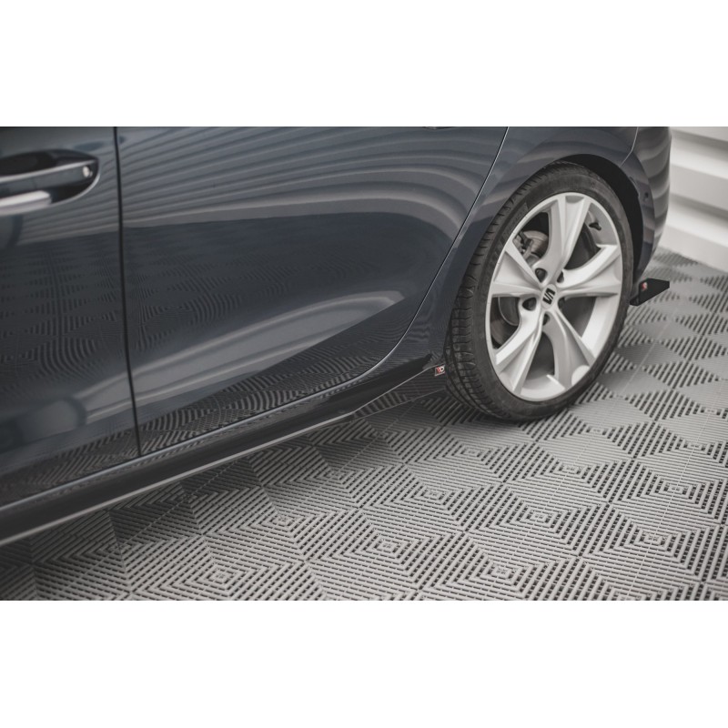 Street Pro Side Skirts Diffusers + Flaps Seat Leon FR Mk4 a 567,02 € uniw-SELE4FRCNC-SD1BRB+SRF1G*12661 chez CAROU TUNING