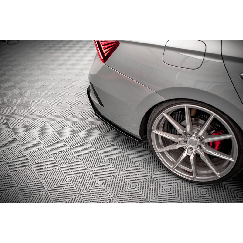 Rear Side Splitters V.3 Skoda Octavia RS Mk4 a 188,30 € uniw-SK-OC-4-RS-RSD3G*14620 chez CAROU TUNING