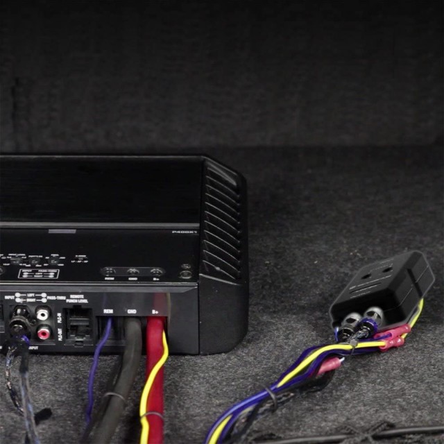 Bas niveau convertisseur de sortie de ligne Amplificateur réglable 2 Canaux + remote a 45,00 € LOC2SL chez CAROU TUNING