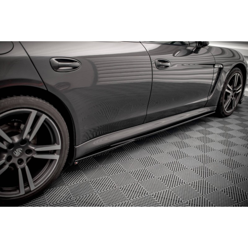 Side Skirts Diffusers V.1 Porsche Panamera / Panamera Diesel / Panamera Turbo 970 a 421,03 € uniw-PO-PA-970-SD1G*17232 chez CAROU TUNING