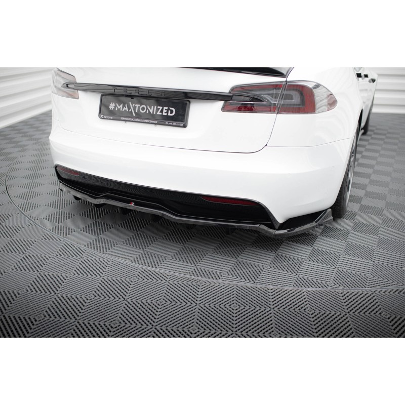 Rear Splitter (with vertical bars) V.1 Tesla Model S Plaid Mk1 Facelift a 526,82 € uniw-TE-MODELS-1F2-PL-RD1G+RD3G*20515 chez CAROU TUNING