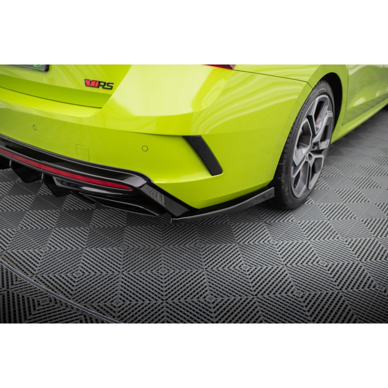 Rear Side Splitters V.4 Skoda Octavia RS Mk4 a 188,30 € uniw-SK-OC-4-RS-RSD4G*20687 chez CAROU TUNING