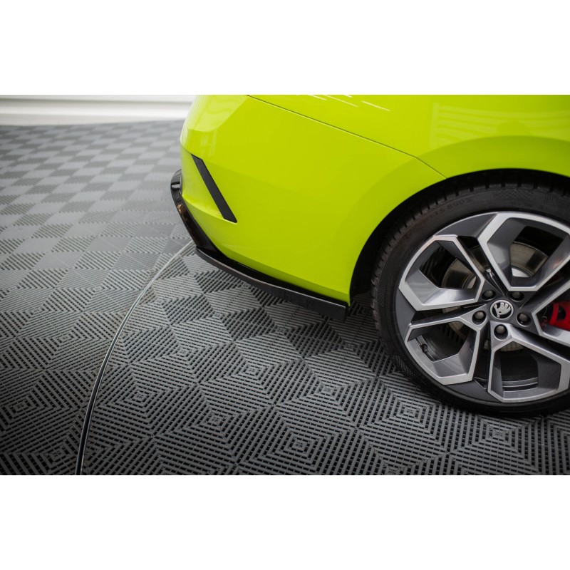 Rear Side Splitters V.4 Skoda Octavia RS Mk4 a 188,30 € uniw-SK-OC-4-RS-RSD4G*20687 chez CAROU TUNING