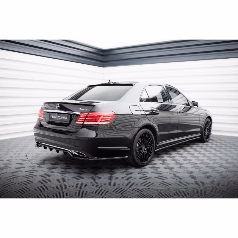 Rear Splitter (with vertical bars) Mercedes-Benz E W212 Facelift a 526,82 € uniw-ME-E-212F-RD1G+RD2G*20846 chez CAROU TUNING