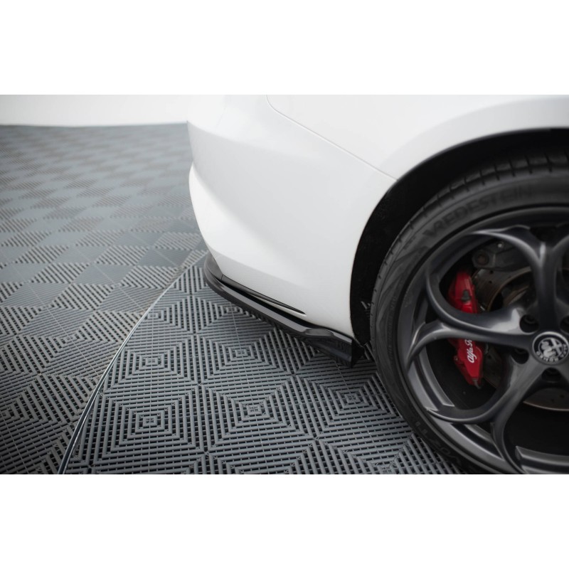 Rear Side Splitters Alfa Romeo Giulia Quadrifoglio a 188,30 € uniw-AL-GI-1-QV-RSD1G*21050 chez CAROU TUNING