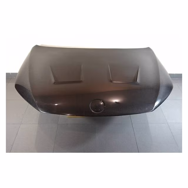 Capot Carbone Volkswagen Scirocco 2008-2013 Avec Prise D'Air a 1 501,66 € TCW9117 chez CAROU TUNING