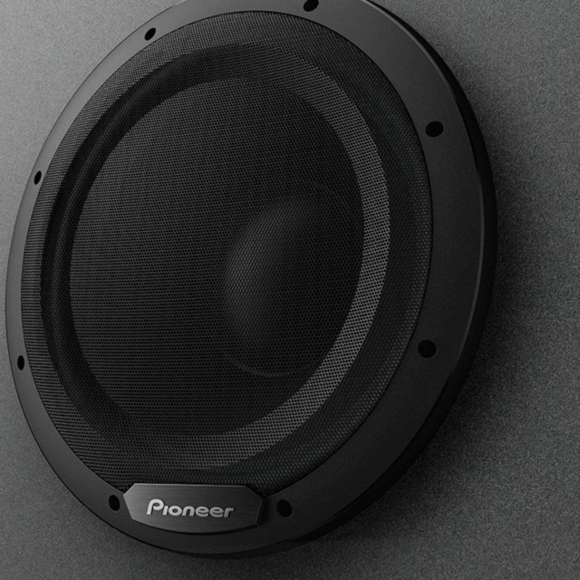 Cassion amplifié pioneer clos 1300W avec remote a 359,00 € TSWX1210A chez CAROU TUNING